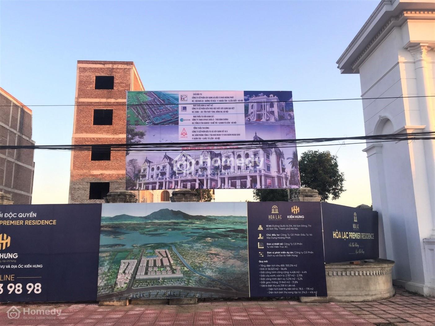Hàng rào và vỉa hè xung quanh dự án đã hoàn thiện