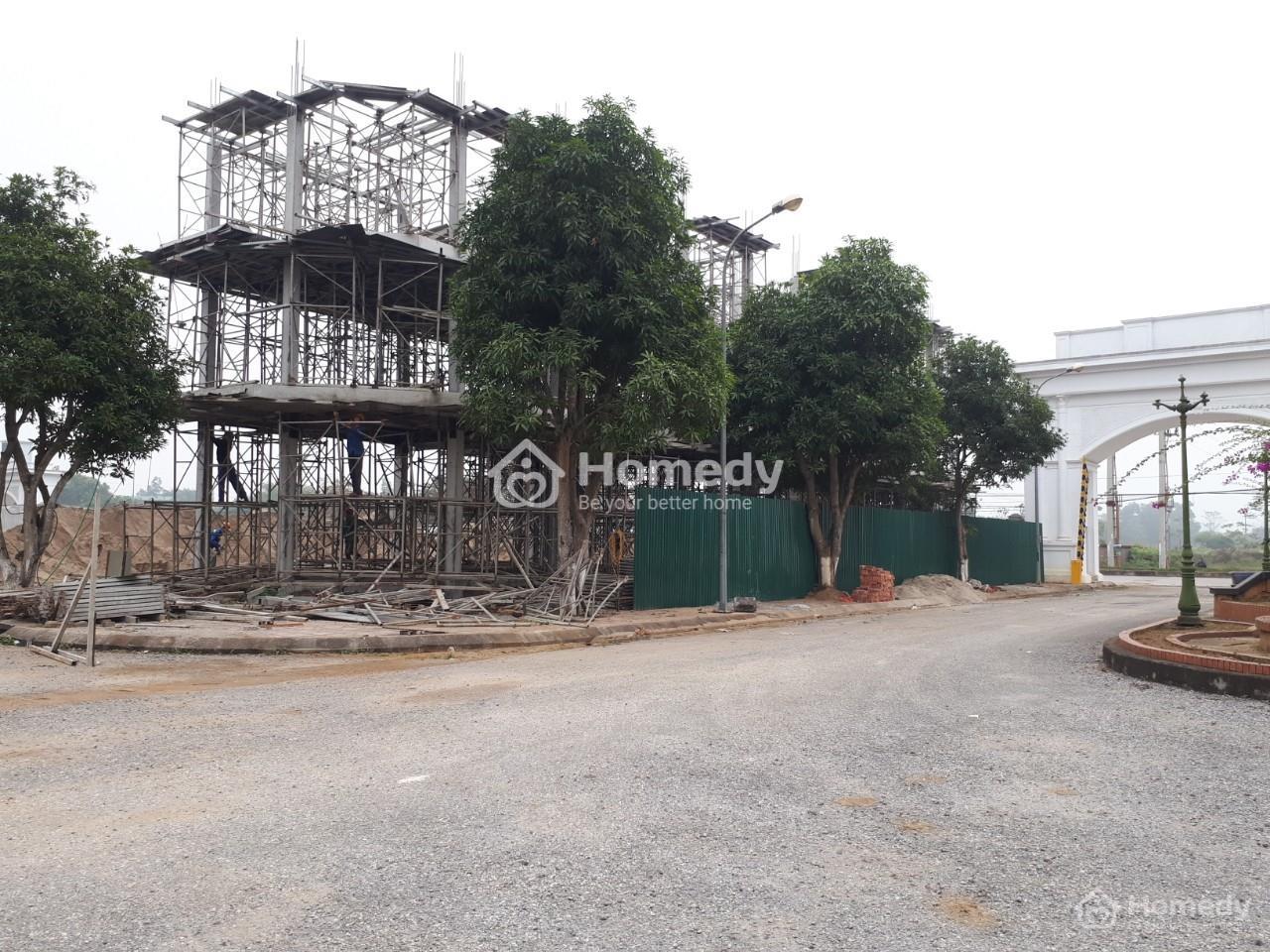 Các lô liền kề tại cổng chính dự án