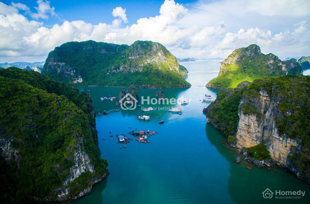 Bãi tắm Vịnh Xanh trải dài 1.1km trên Vịnh Bái Tử Long
