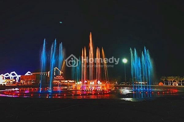 Quảng trường nhạc nước với hệ thống đèn LED và nước tạo nên sắc màu sống động